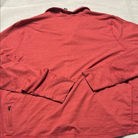 Vuori Red Long Sleeve Women's Top Quarter Zip Size Large - Picture 5 of 5